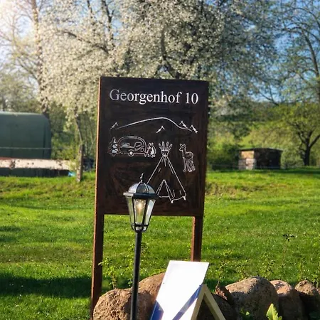 Idyllisches Campen Im Zelt